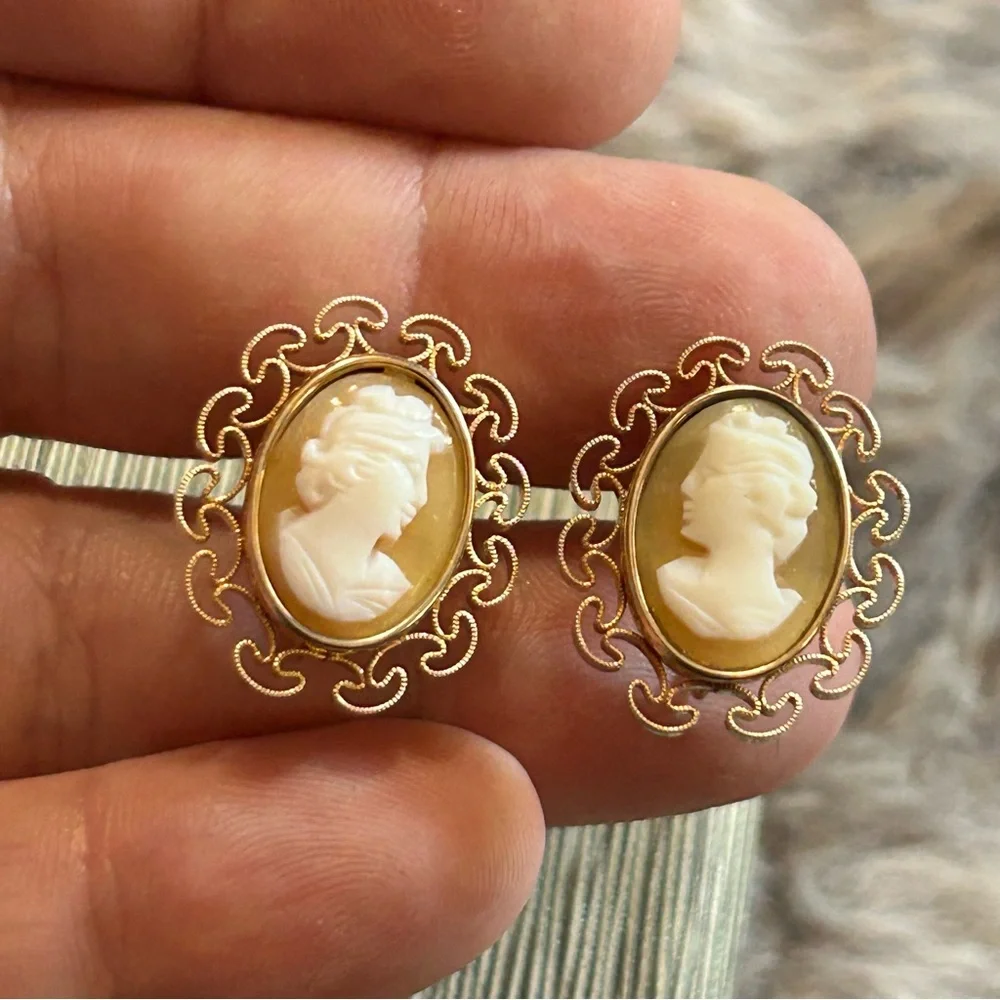 Vintage Krementz genuine carved shell cameo 14kt gold overlay earrings with box